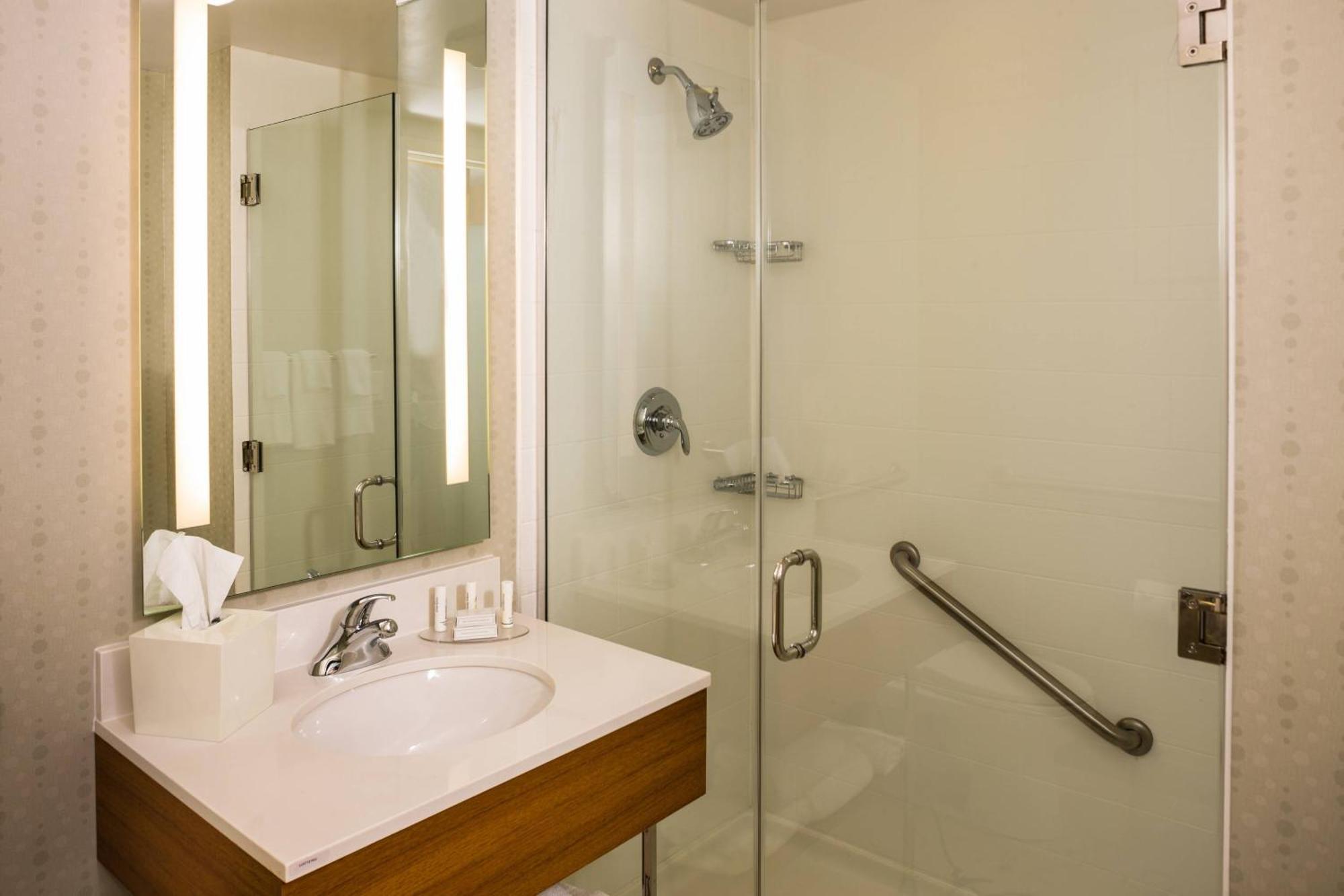 Springhill Suites By Marriott New York Laguardia Airport Bagian luar foto