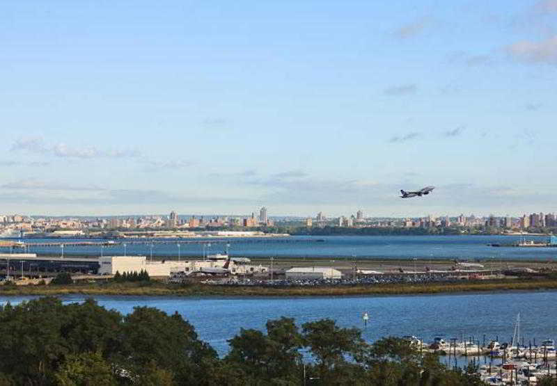 Springhill Suites By Marriott New York Laguardia Airport Bagian luar foto