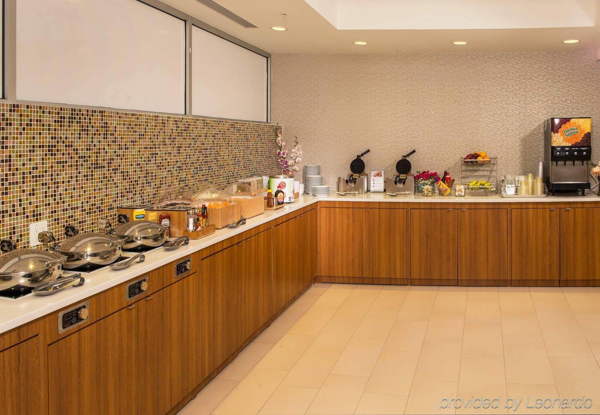 Springhill Suites By Marriott New York Laguardia Airport Bagian luar foto